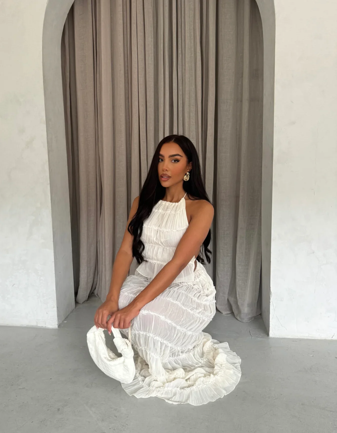 Siria – Σετ Δύο Κομματιών με Τοπ Halter και Μάξι Φούστα