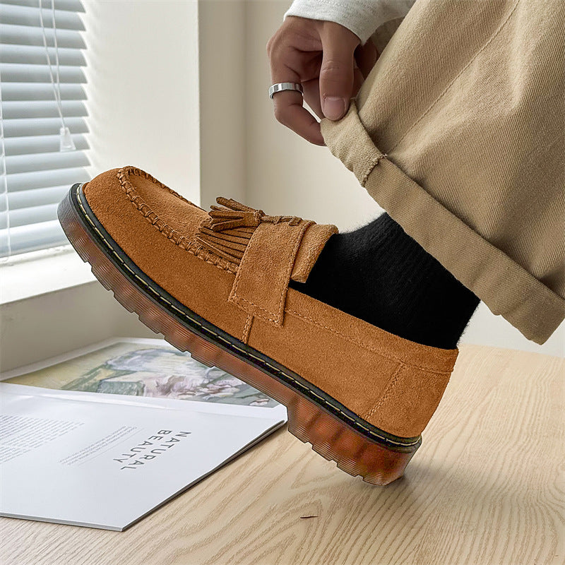 Milton - Σύγχρονες σουέτ παντόφλες με κρόσσια για άνδρες